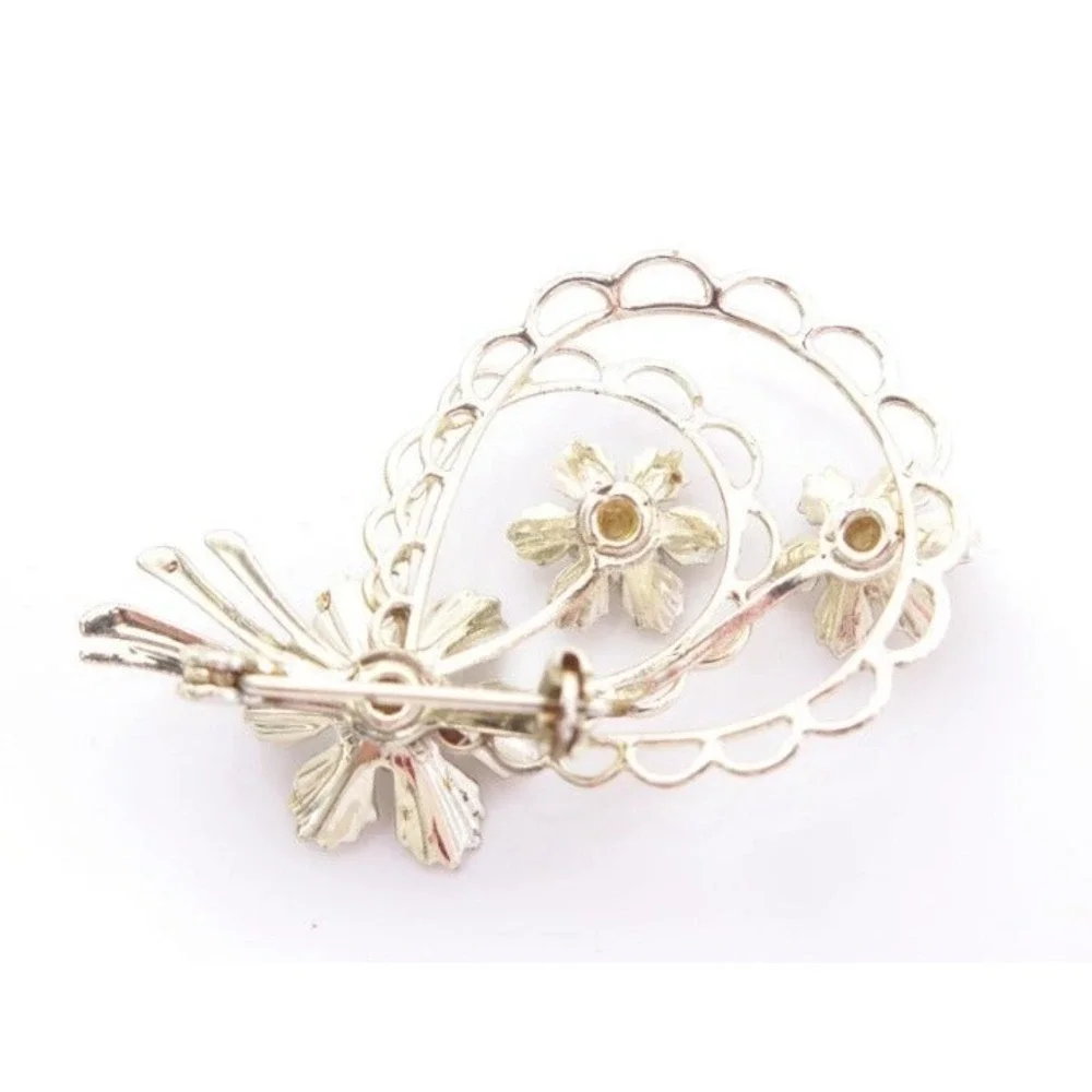 Pretty Vintage‎ Gold Toned Pearl flower Pin